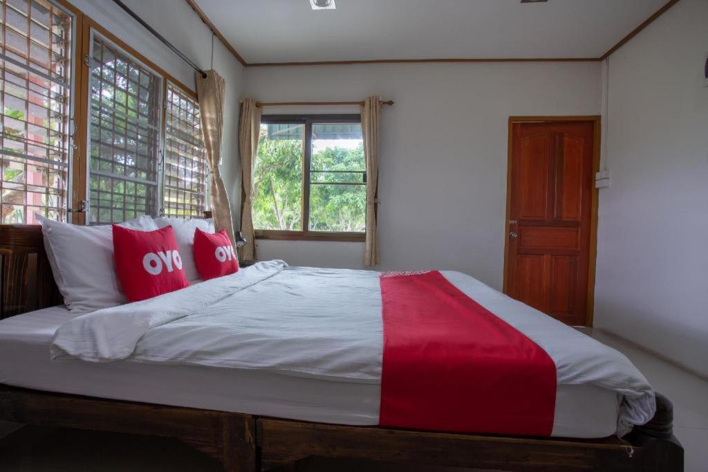 Oyo 909 Guiding Star Resort Чіангмай Екстер'єр фото